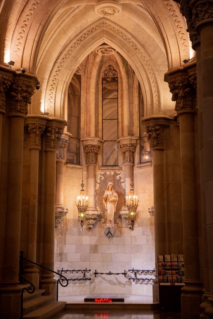 Tombe-gaudi-sagrada-familia