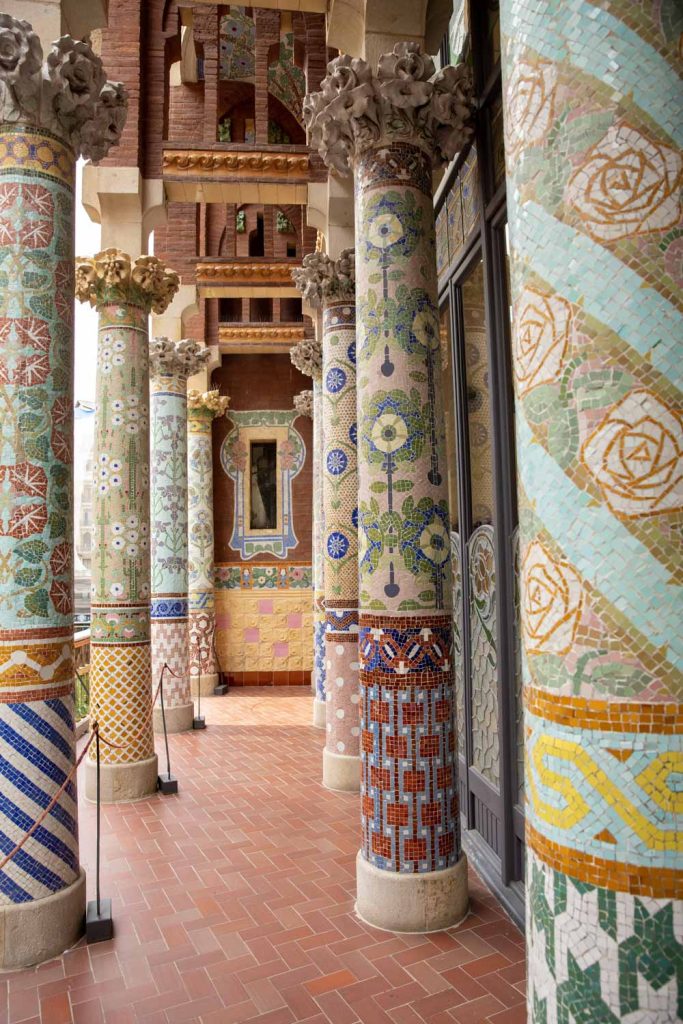 barcelone-colonnes-palais-de-la-musique-catalane