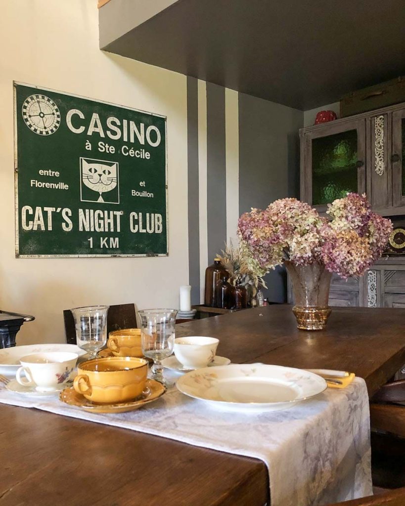 Petit-dejeuner-les-chambres-du-chat-exterieur
