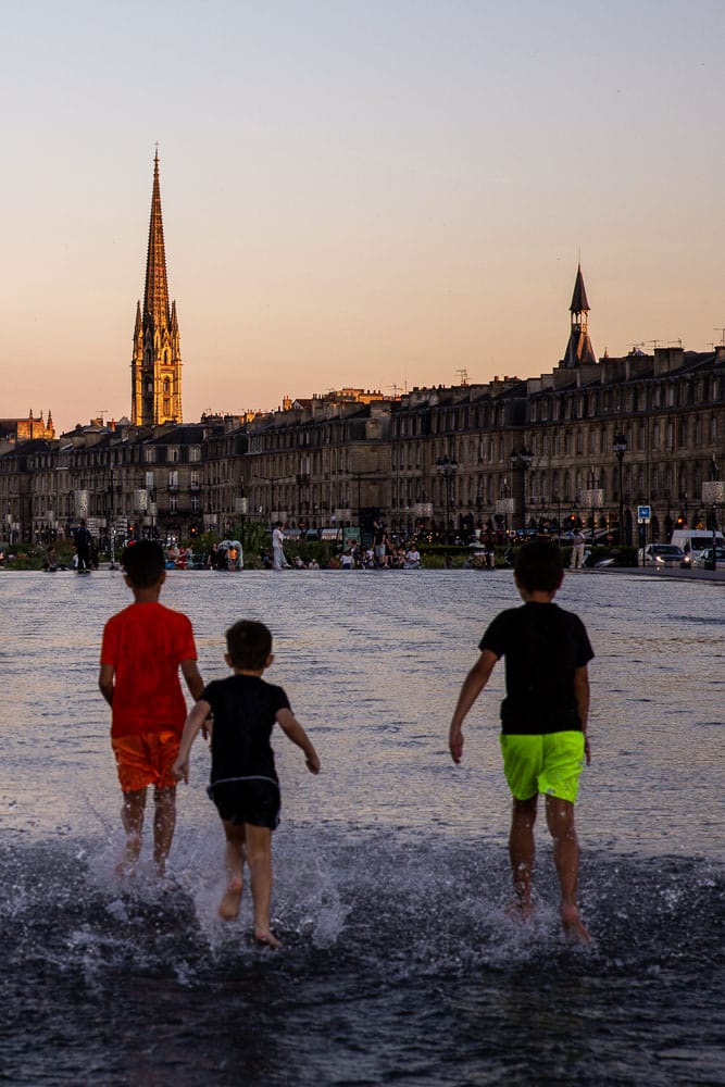 Miroir d'eau à voir au coucher du soleil à Bordeaux
