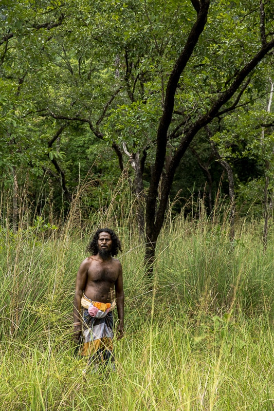 Dans le parc de Gal Oya avec un membre de la communauté Veddah