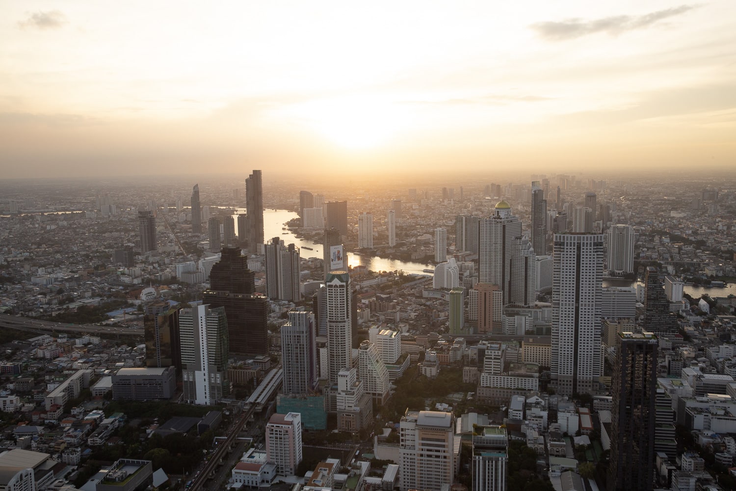 la tour Mahanakhon, l'incontournable visite à bangkok