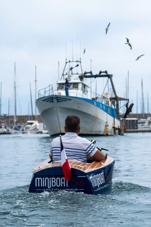tour en miniboat dans les canaux de Sète