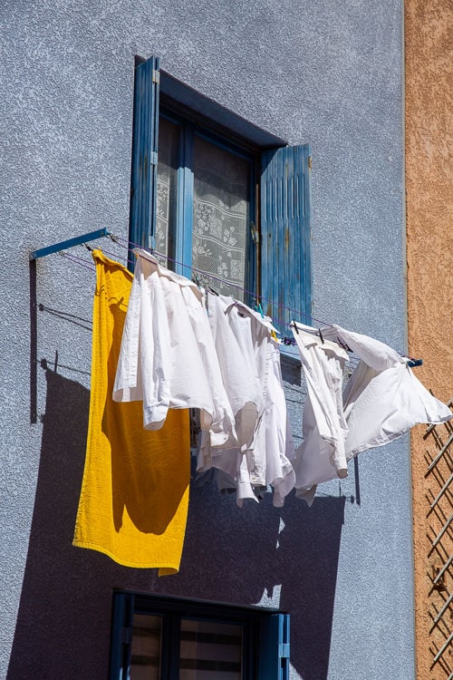Linge qui sèche à la pointe courte à Sète
