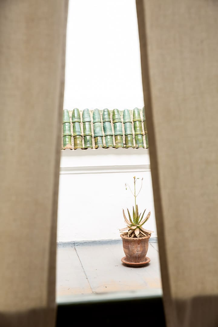 Poésie du détail sur les toits de la maison de la photographie de Marrakech