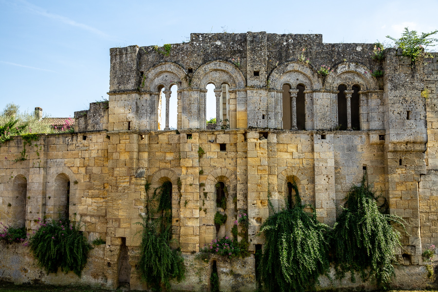 Murs de l'enceinte romane de Saint-Emilion