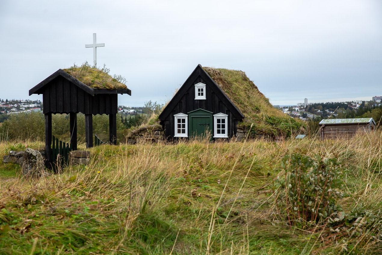 maison au toit de toit de gazon de la ferme d’Árbær dans les faubourgs de Reykjavik