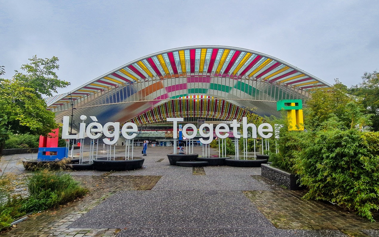 signe liege together sur la place des guillemins à Liège