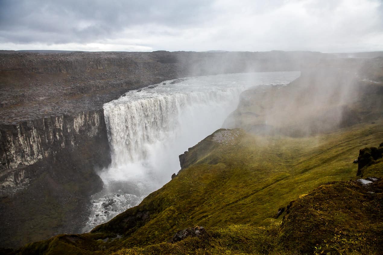 canyon profond des chutes de Dettifoss en Islande