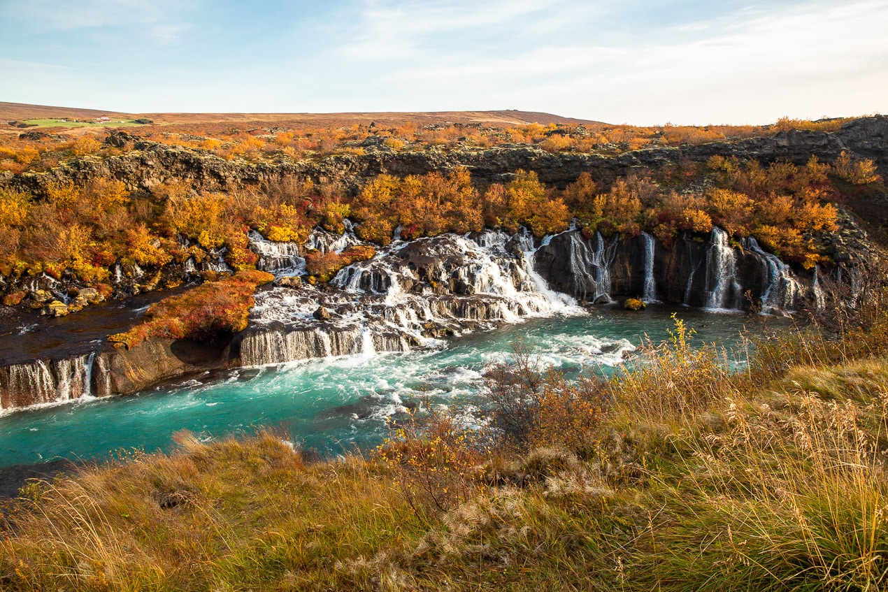 chutes d'eau descendant d'un champ de lave en islande