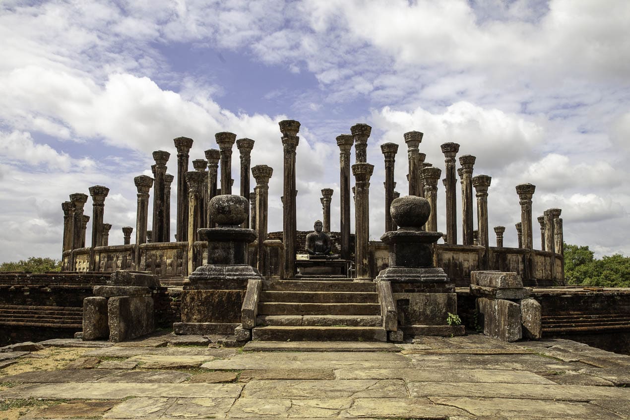 vue d'ensemble du temple de Medirigiriya, temple méconnu du triangle culturel sri lankais