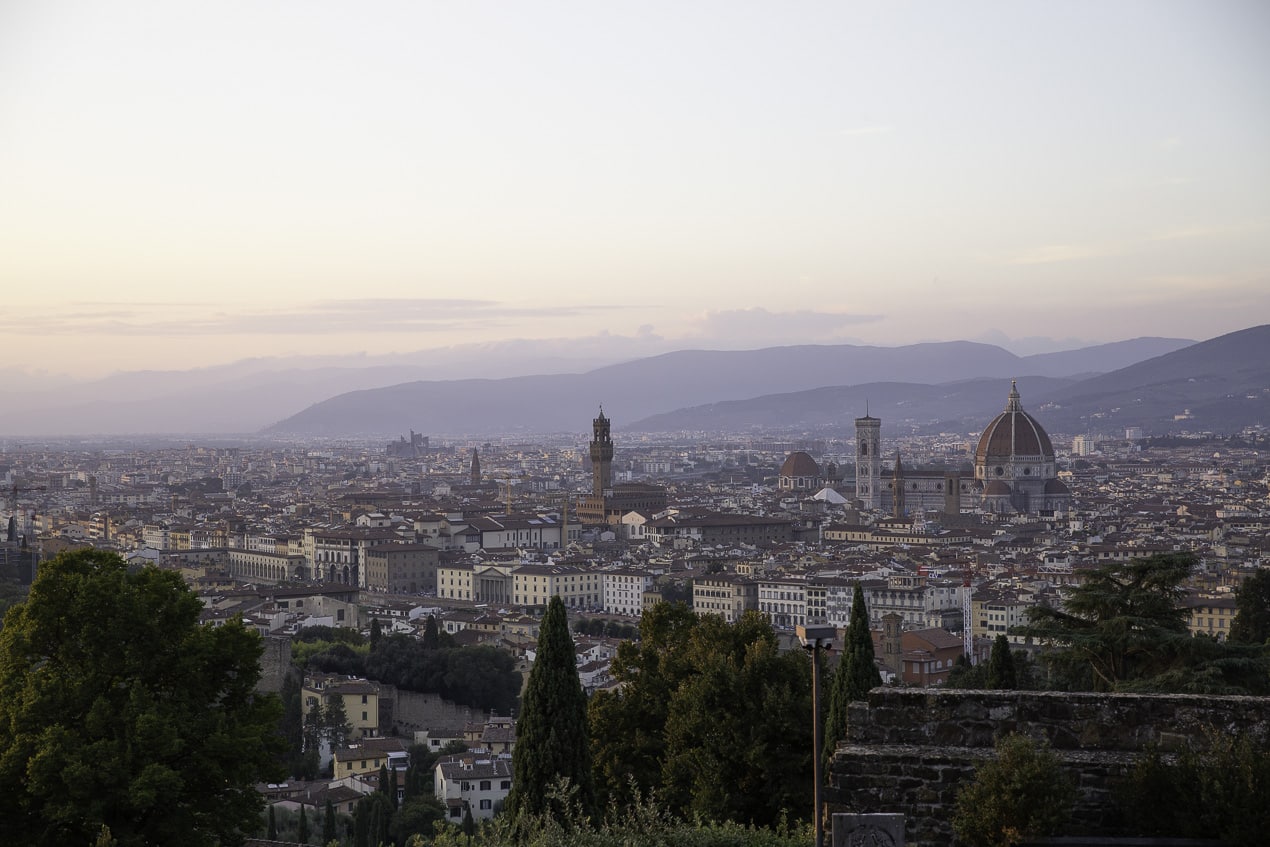 Vue panoramique sur Florence depuis San Miniato al Monte, offrant un spectacle exceptionnel sur le Duomo et les toits de la ville