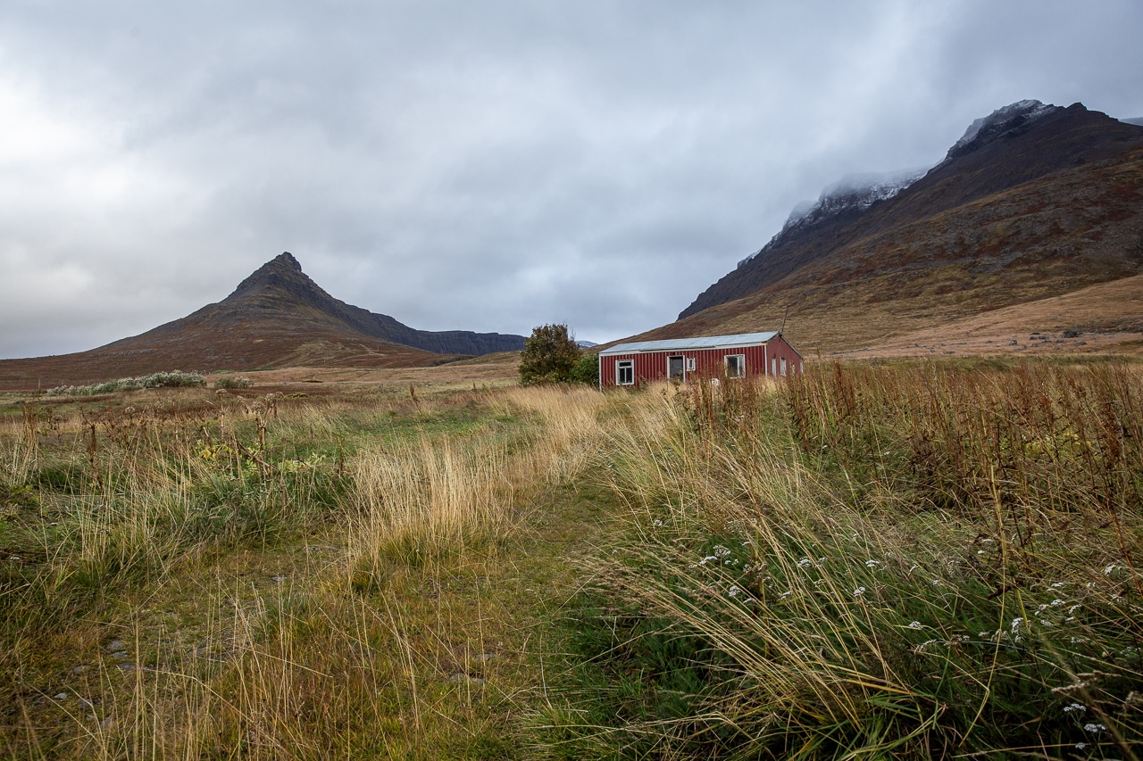maison isolée dans les fjords de l'ouest islandais